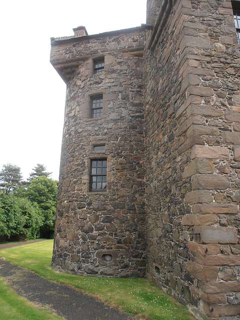 Claypotts Castle